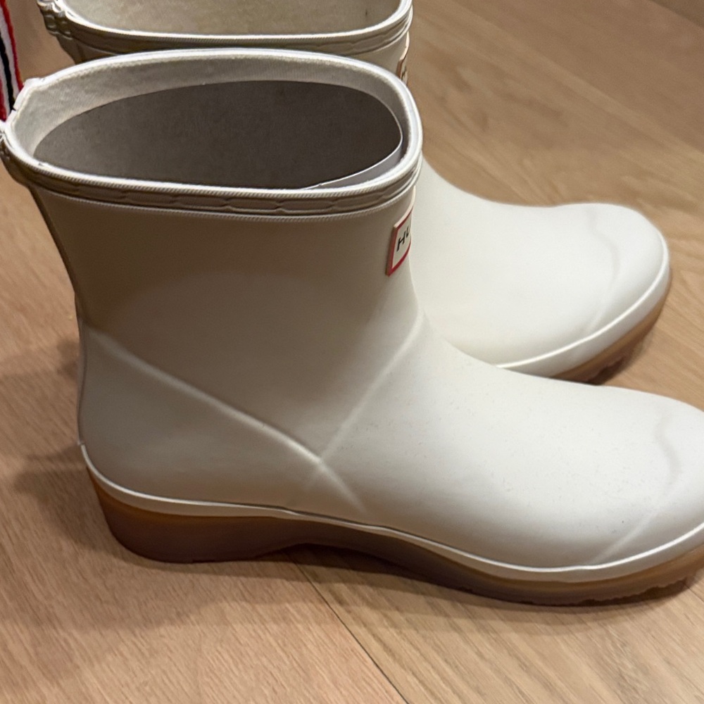 Hunter Classic Ivory Boots - Picture 2 of 3